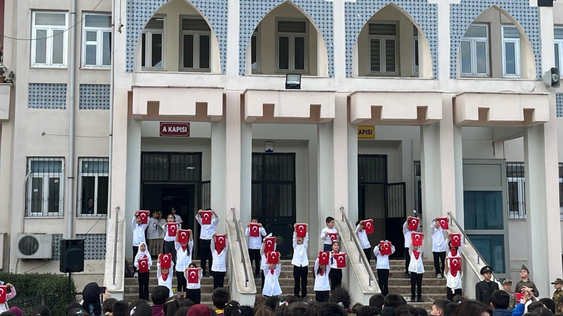 Okulumuzda 18 Mart Çanakkale Şehitlerimizi anma günü törenleri yapıldı.