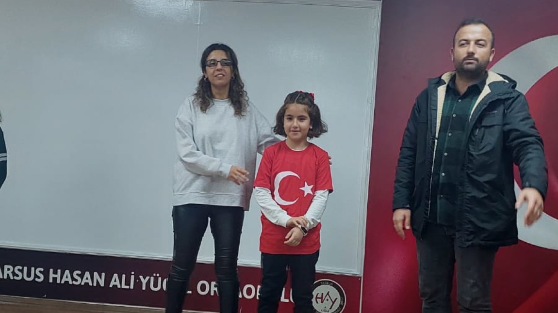 İstiklal Marşının 10 Kıtasını ezbere okuyorum. Yarışmasında İlçe Birincisi olan 4-G sınıfı öğrencimiz Zeynep Eylül ARSLAN ı tebrik ediyoruz.